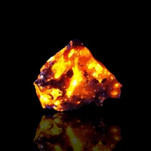 Szodalit szienitben (yooperlit) 2 cm